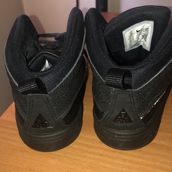 Nike - Picture 3 of 6